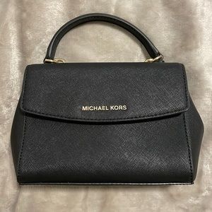 Michael Kors black handbag crossbody